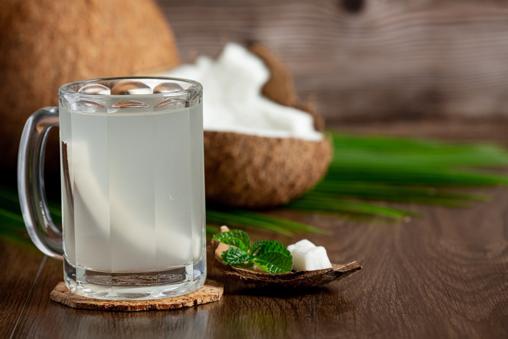 10 Benefícios da Água de Coco para Saúde